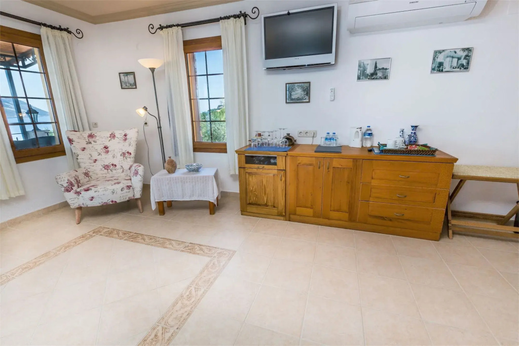 Hadrian Hotel