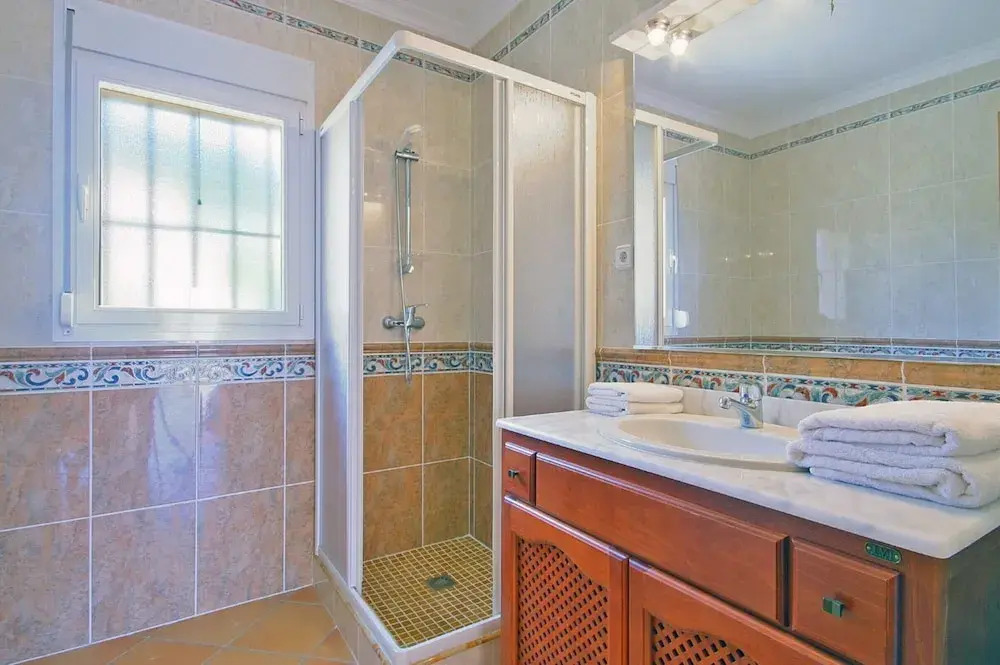 Villa - 4 Bedrooms with Pool, WiFi and Sea views - 104970