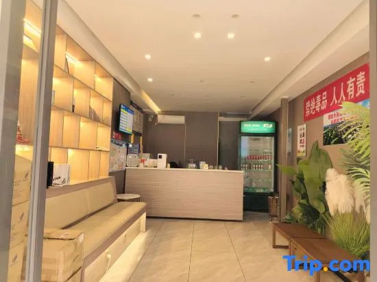 Yiyang Lugu Lake Hotel