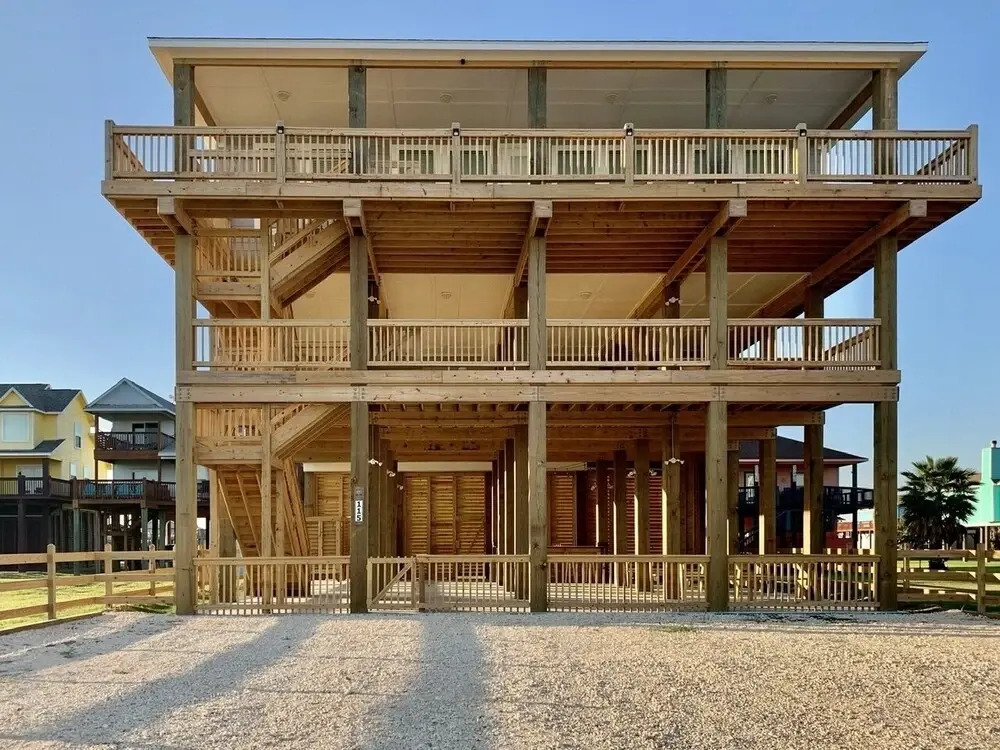 A Seaside Escape 5 Bedroom Home