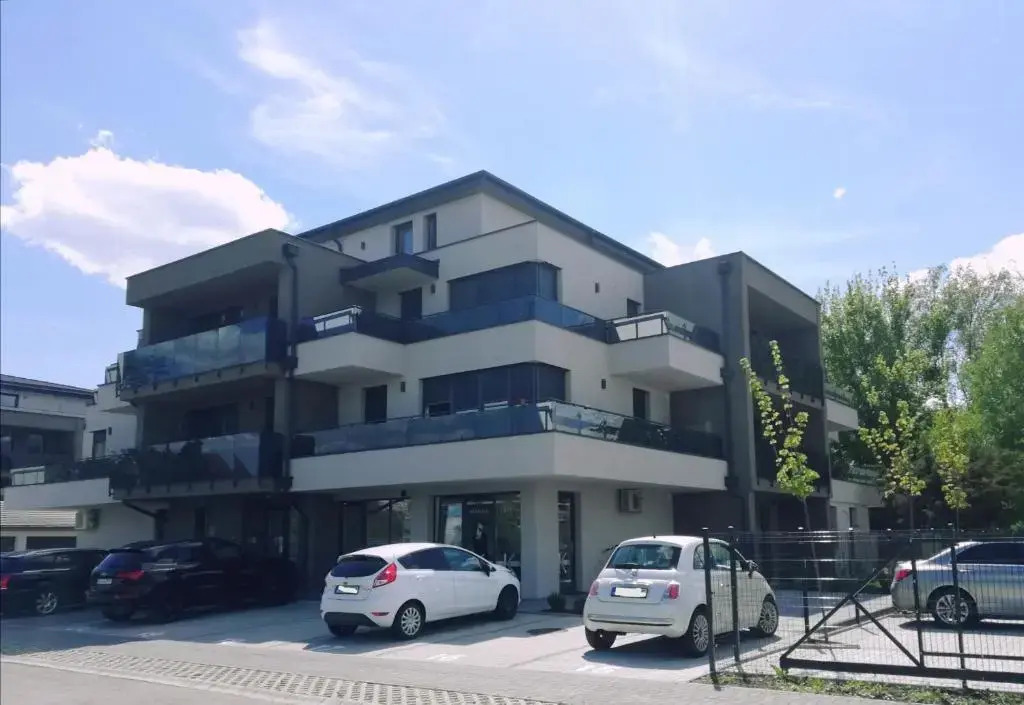 Lakeside Family & Studio Apartments