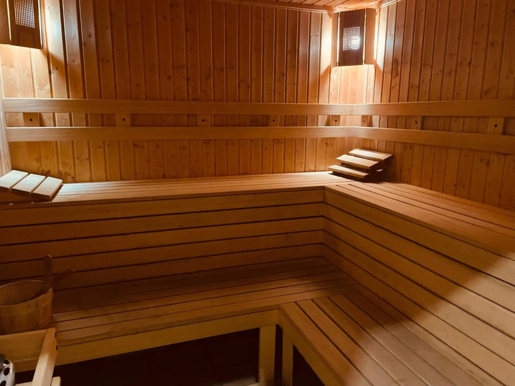 2-bedroom apartment near Bansko with pool and spa