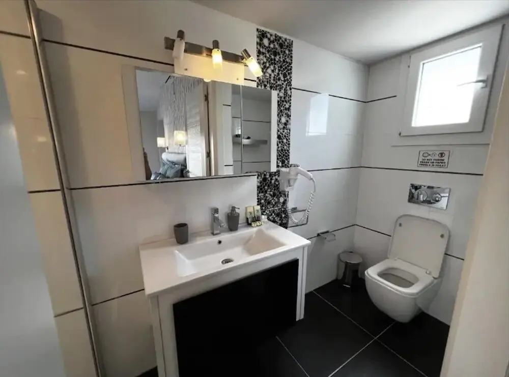 Sema Villa in Kyrenia, 4 Bedroom Villa, Sleeps 8