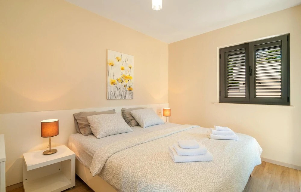 Amazing Apartment in Selca With 2 Bedrooms, Wifi and Outdoor Swimming Pool