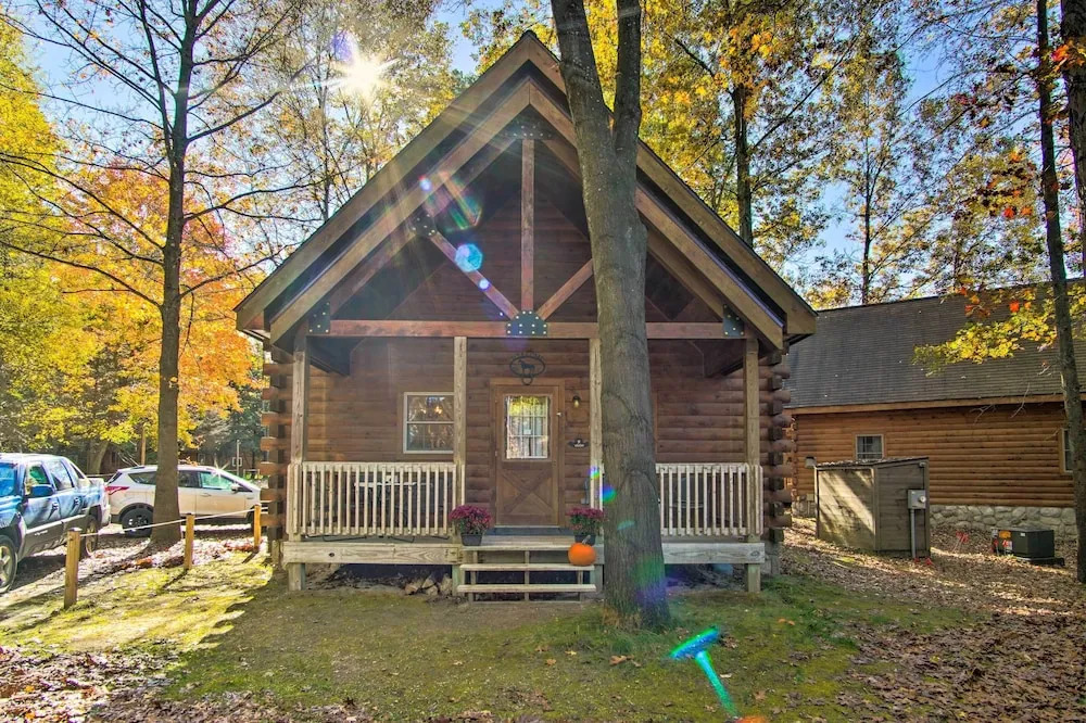 Rustic Rothbury Cabin w/ Resort Amenity Access!