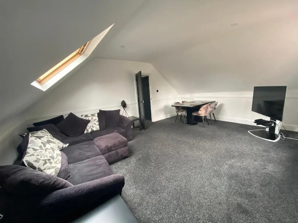 Pristine 2 bedroom apartment with off street parking