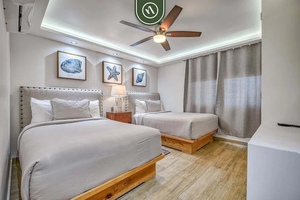 3BR Condo With Private Balcony - Pool - Marina`