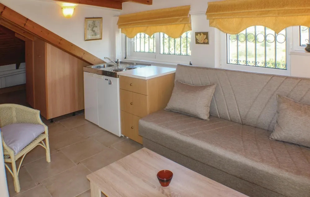 3 Bedroom Awesome Home In Nea Makri