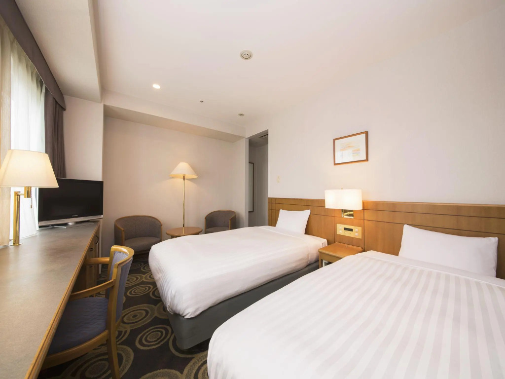 Jr-East Hotel Mets Tabata