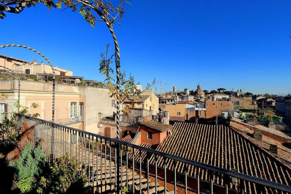 Piazza Mattei Terrace Apartment