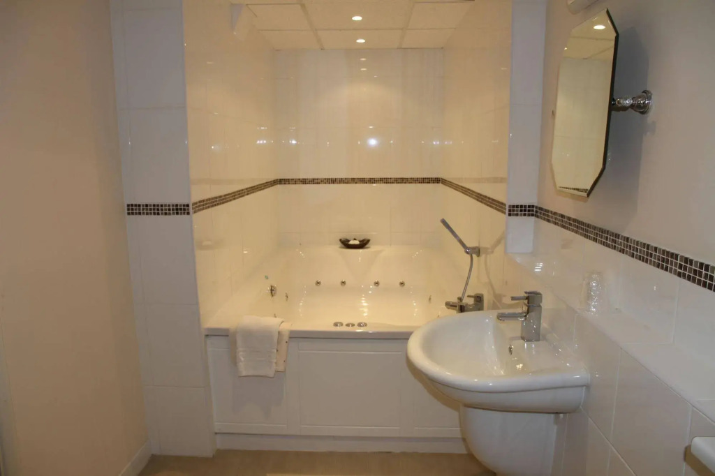 King Charles Hotel