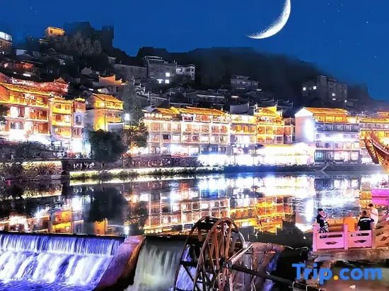 Shanming High-end Guest House(Tuojiang Branch,Fenghuang Ancient City)