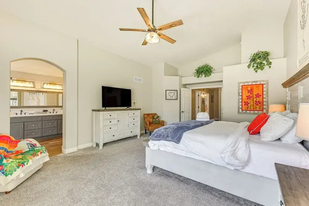 Centrally Located Gilbert Home: Patio & Grill!
