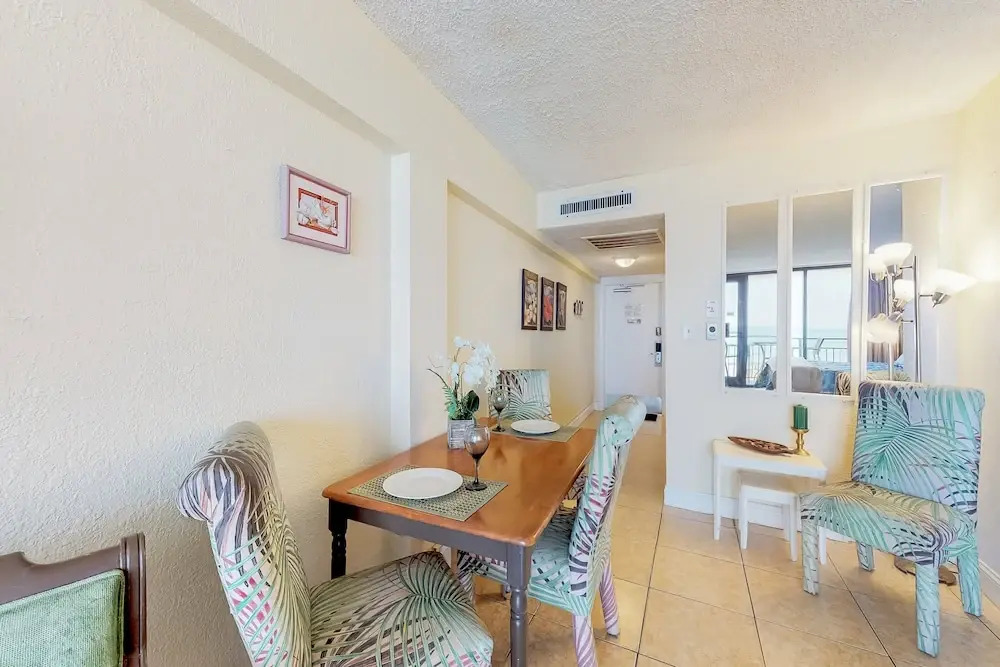 Hawaiian Inn 422