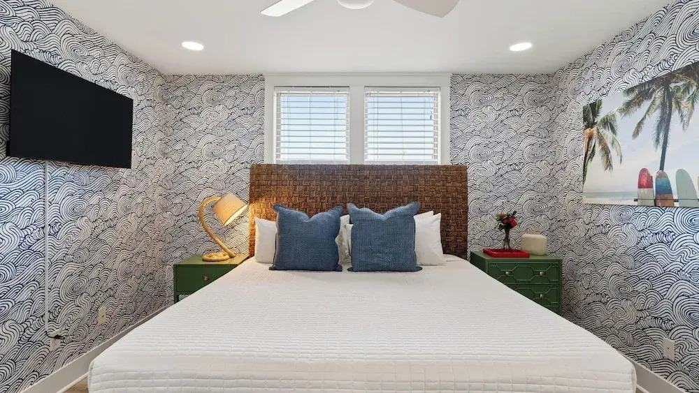 ? Private Backyard Minutes to 30A + Beaches Golf Cart + Bikes The Little Blue Beach House by Avantstay
