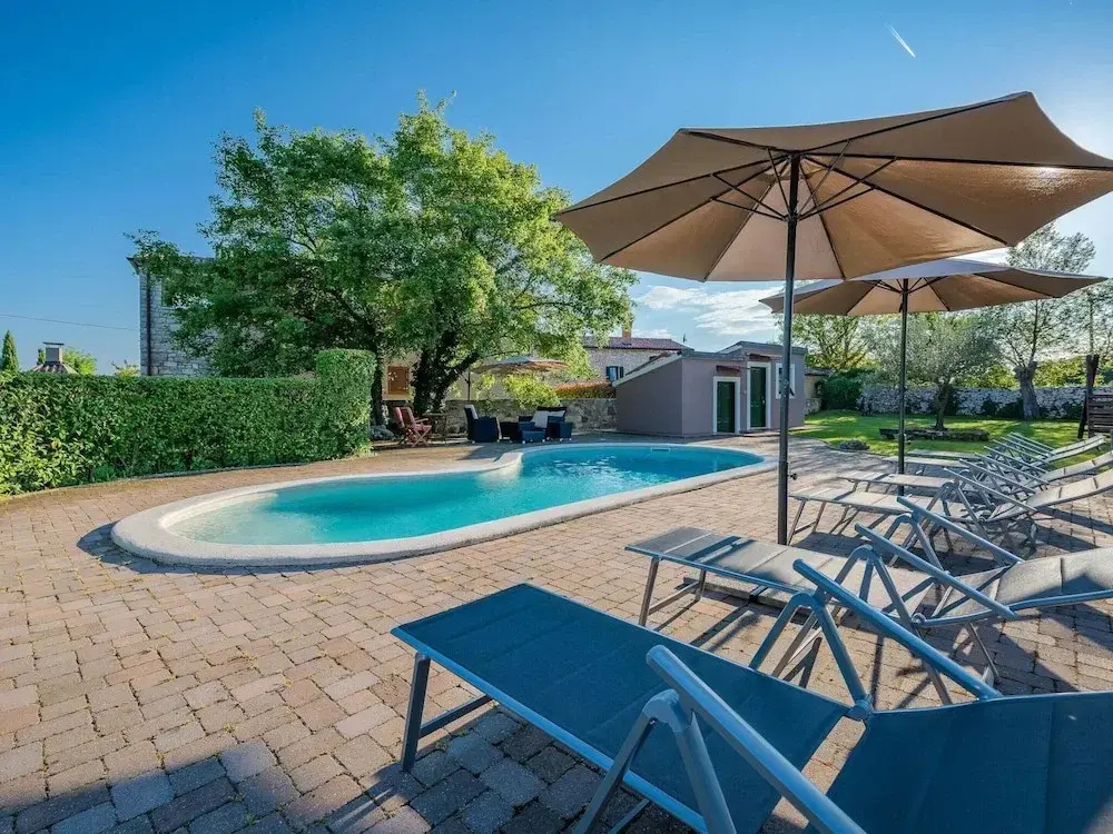 Villa in Tinjan with swimming pool