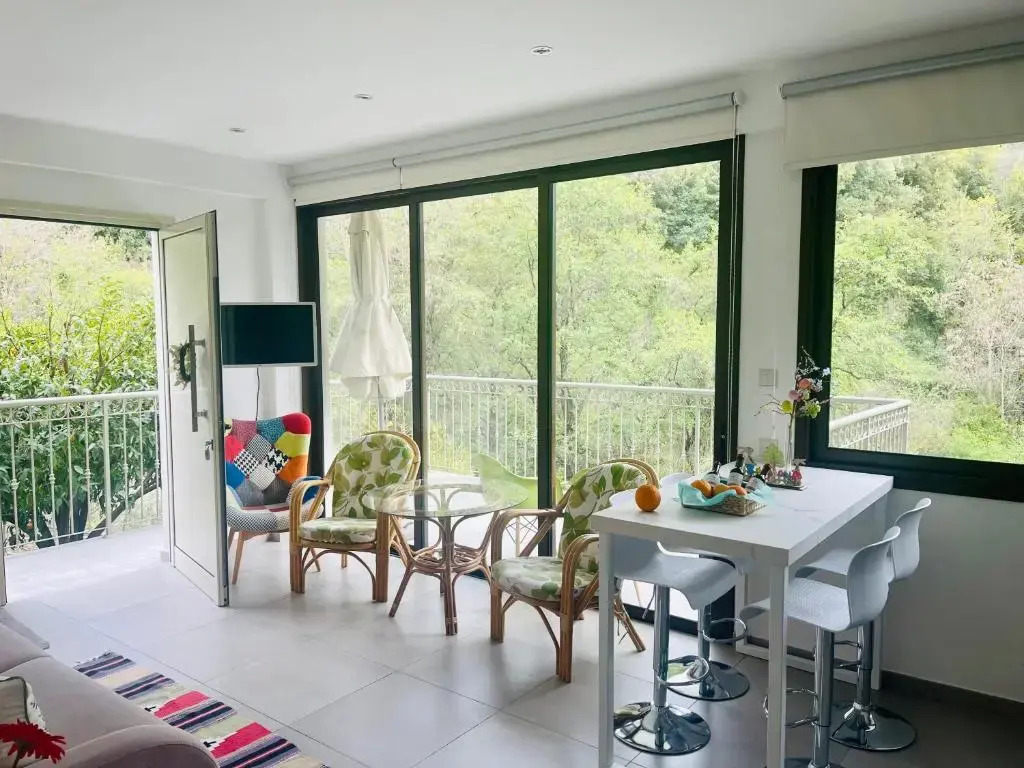 Riverside Suite