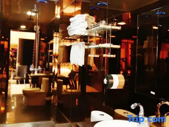 Deli Business Hotel