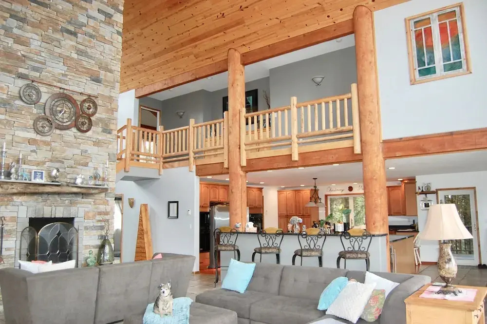 Stone Crest Cellars B & B
