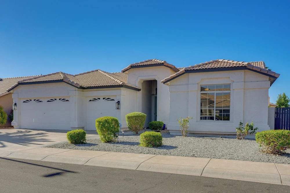 Pool + Lakefront: Upscale Glendale Getaway