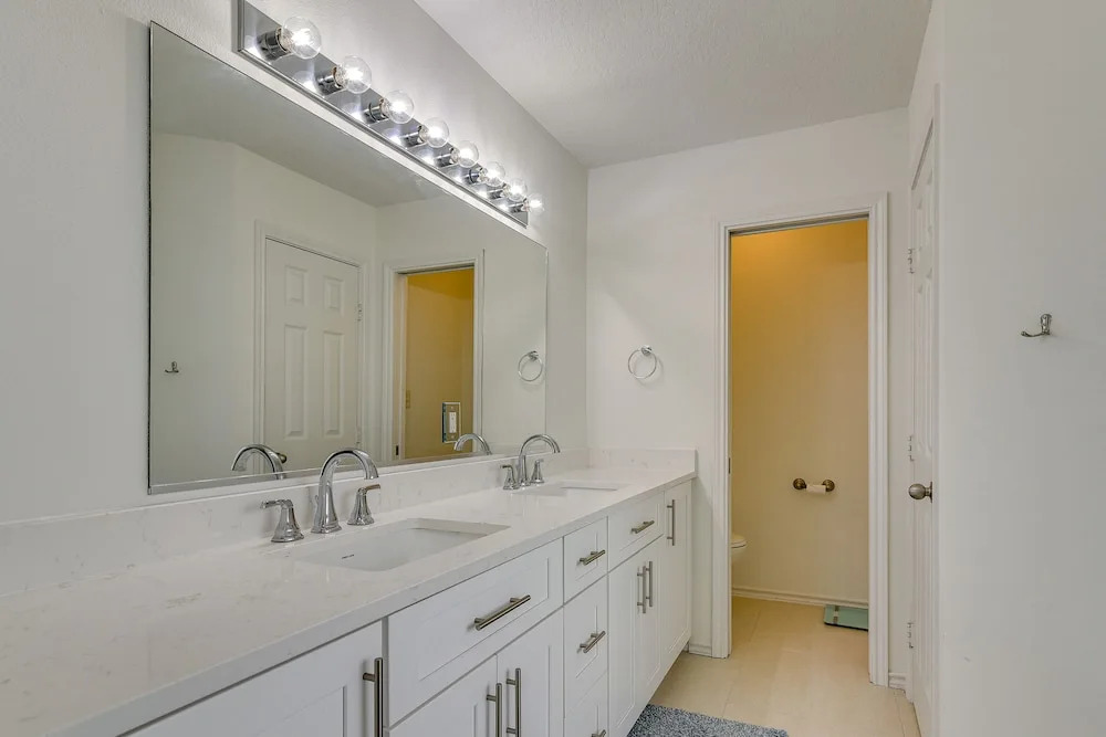 Canal Access & Decks: Bayfront Jamaica Beach House