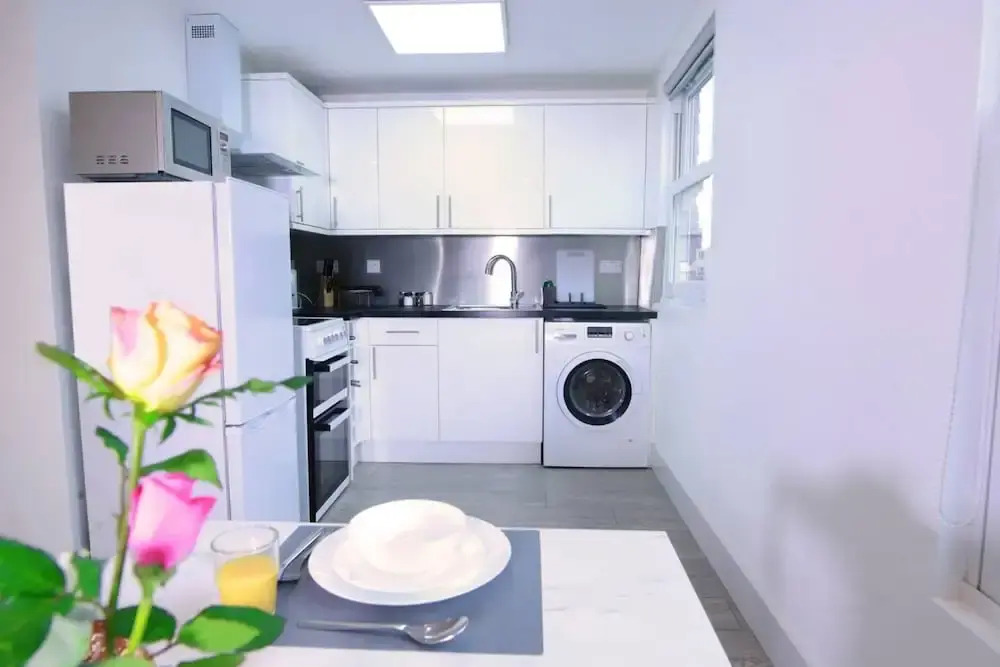 Modern Sea Front Apartment Sleeps 10