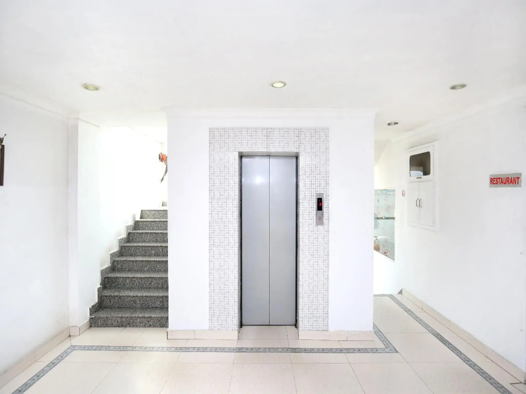 OYO 13365 Hotel Teg Royal