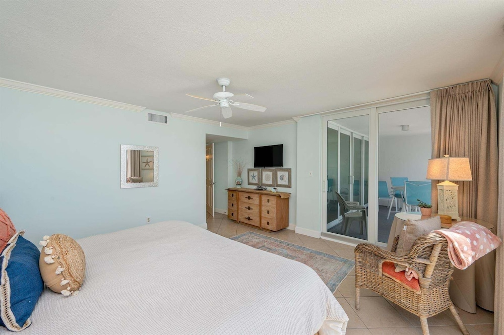 Shoreline Towers 1095 2 Bedroom Condo