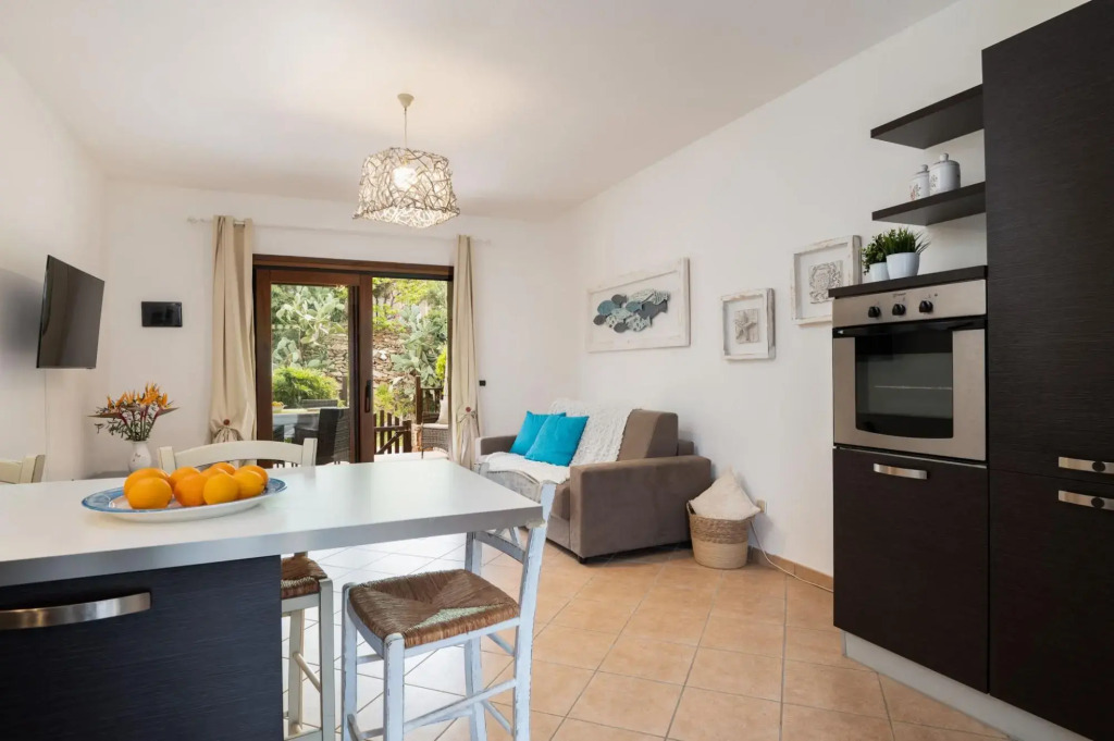 The apartment is located on two floors. The ground floor has a living room with sofa bed, with kitch-TRILO MIRTO