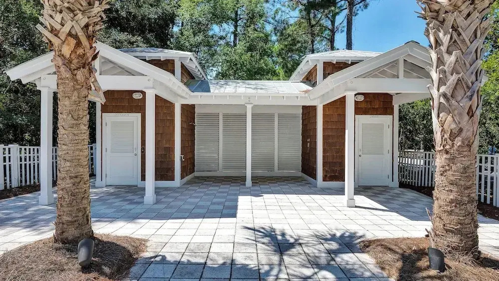Spacious 4-bedroom Beach Retreat: Ideal for Families & Groups!
