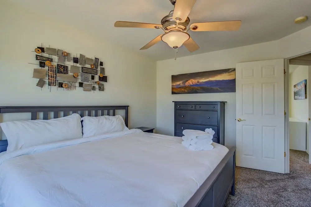 5BR Theatre & Arcade AF Academy Trails, W/hot Tub!