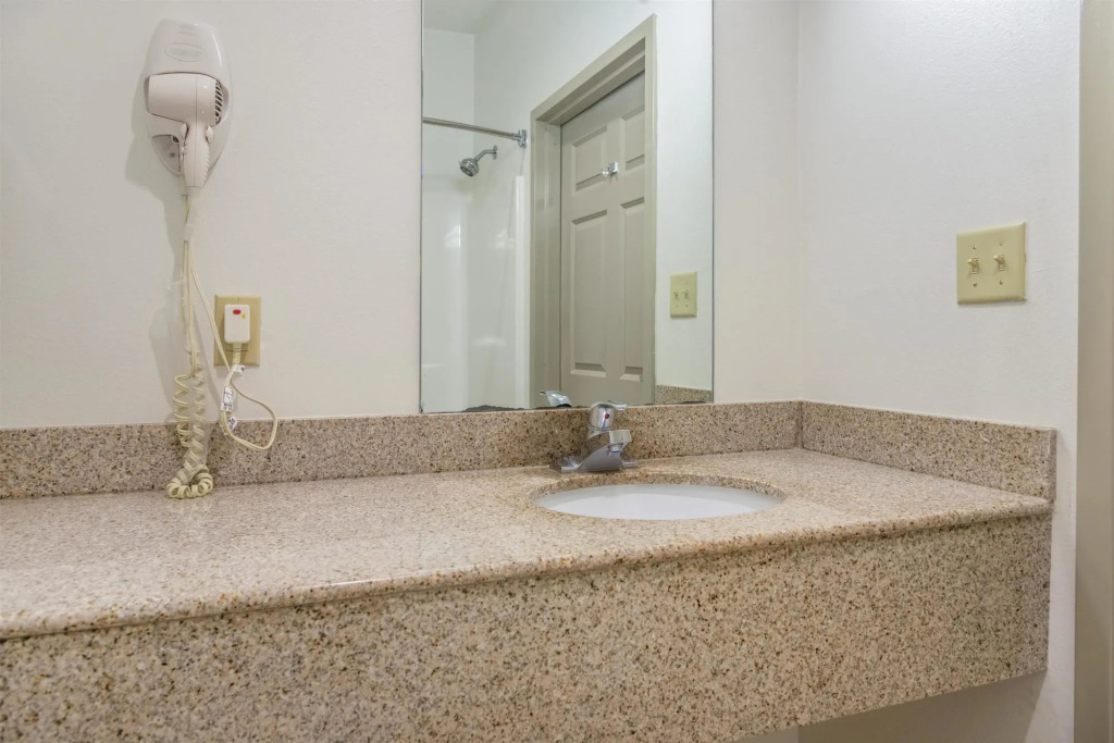 Oyo Townhouse Sulphur,LA Extended Stay I-10