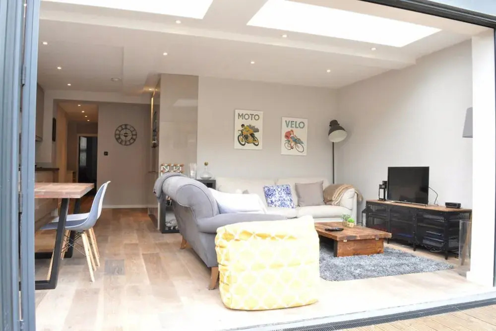 Spacious 2 Bedroom Flat With Garden