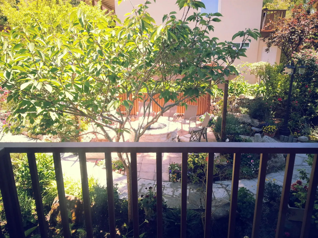 The Vendange Carmel Inn & Suites