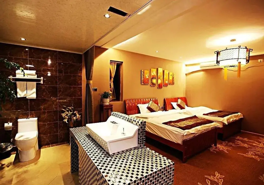 Lijiang Nobles Living Castle Hotel