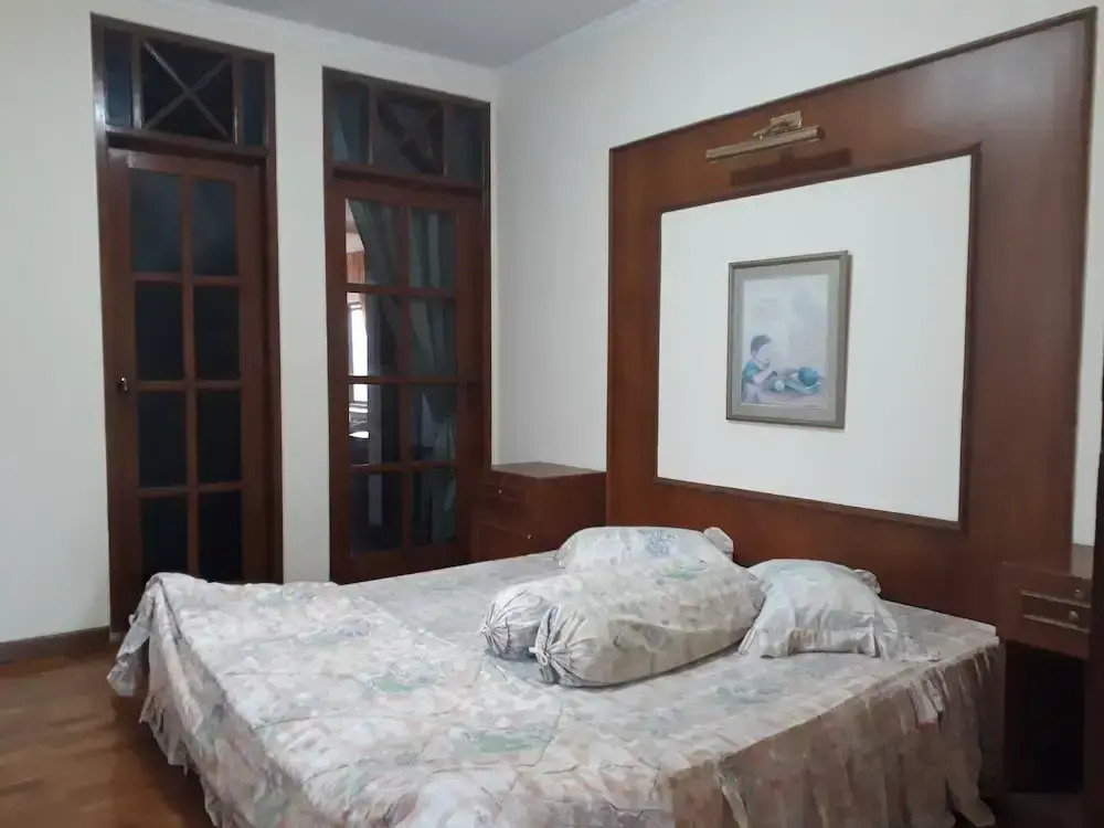 Villa Beverly Hills Puncak for 50 pax
