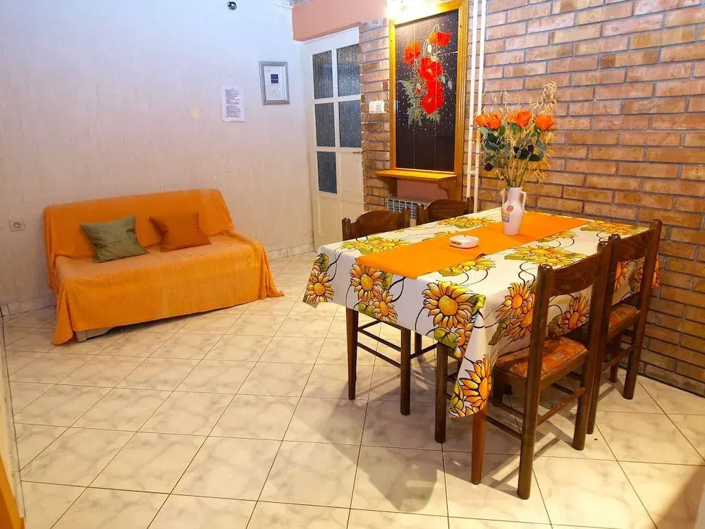 Apartment 977