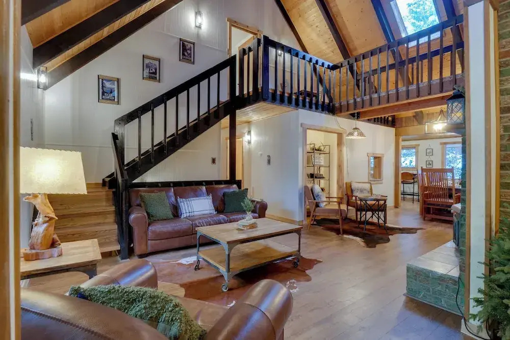Riverside Colorado Cabin w/ Deck & Hot Tub