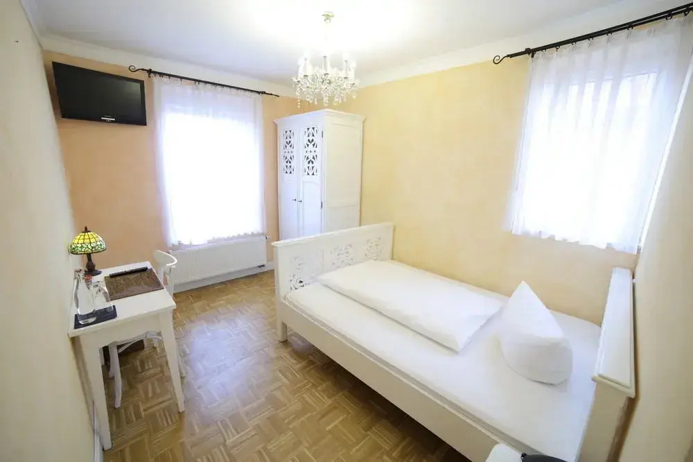 Re Hotel