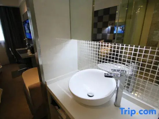 Zhotels (Shanghai International Tourist Resort Xiuyan Road Metro Station)