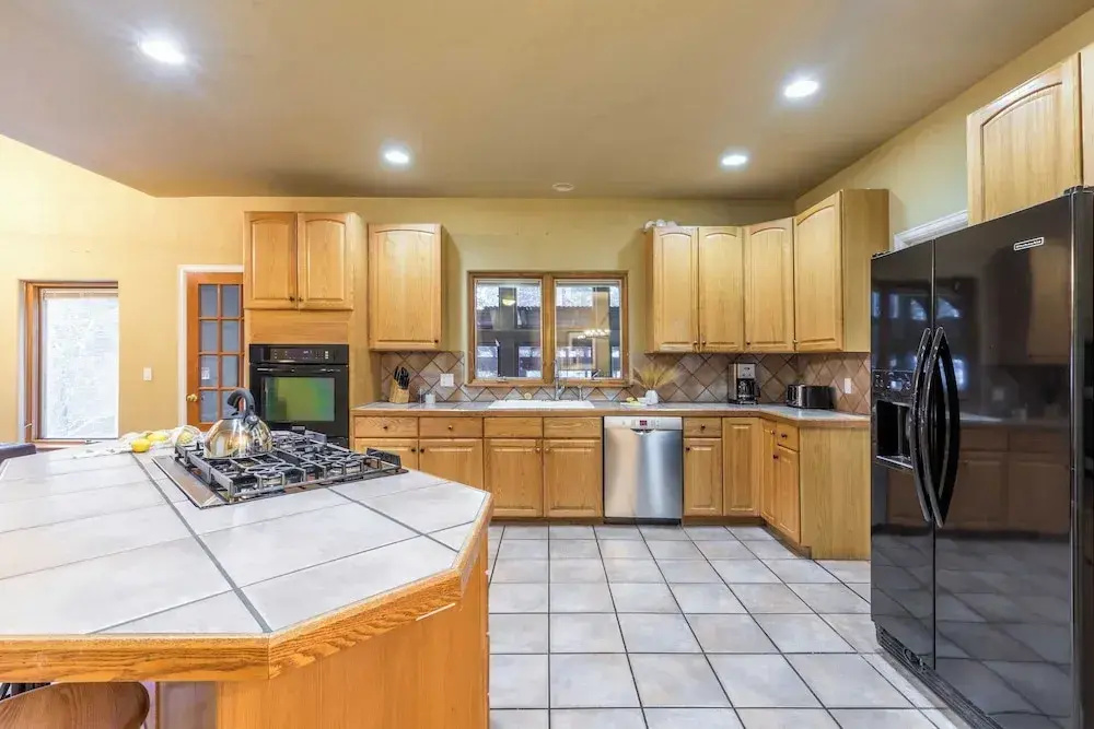 River Rock by Avantstay 8 Bedroom Ski Estate w/ Hot Tub & Movie Theatre 10 Min Walk to Mtn