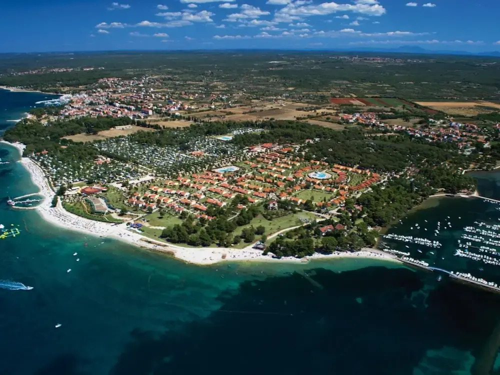 Carefully Furnished Bungalow With 2 Bathrooms, 7km From Pula