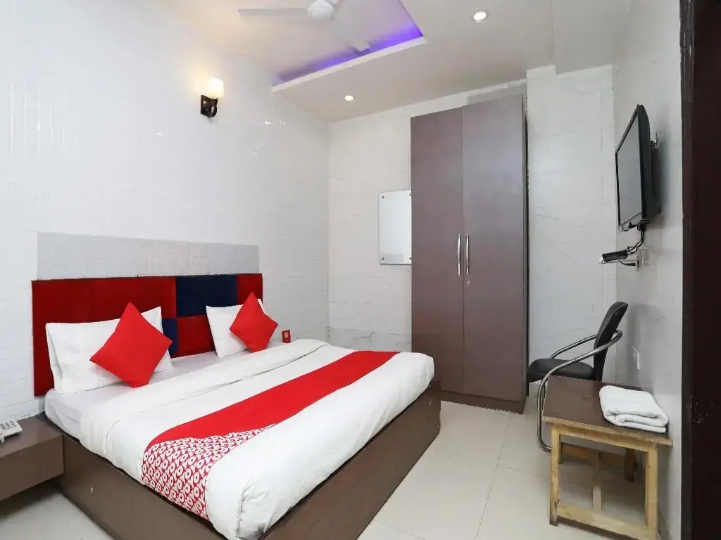 Hotel Dev Palace By OYO Rooms