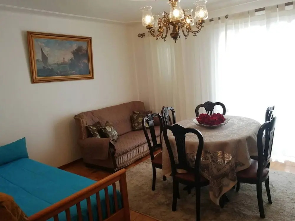 2 Bed Flat - Sleeps 5 - Parking - Wifi