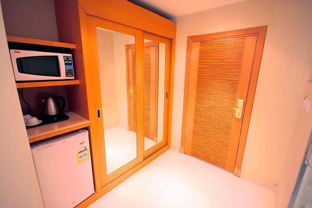 Meera Suites