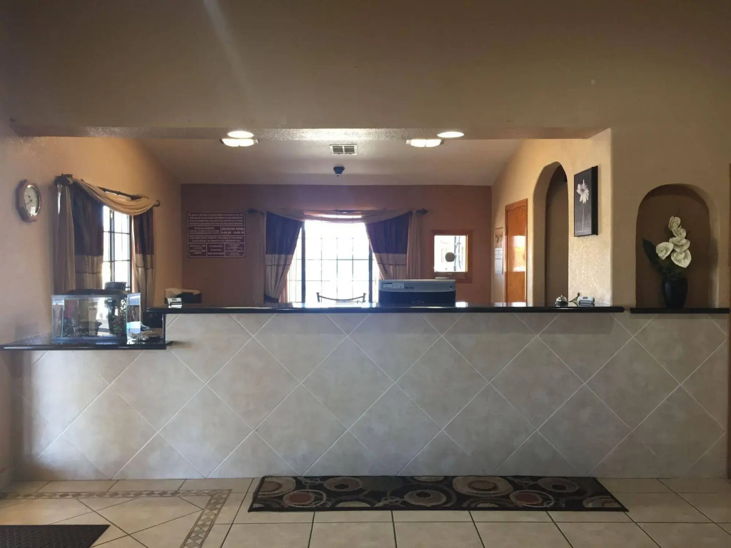 Royal Inn Pearsall
