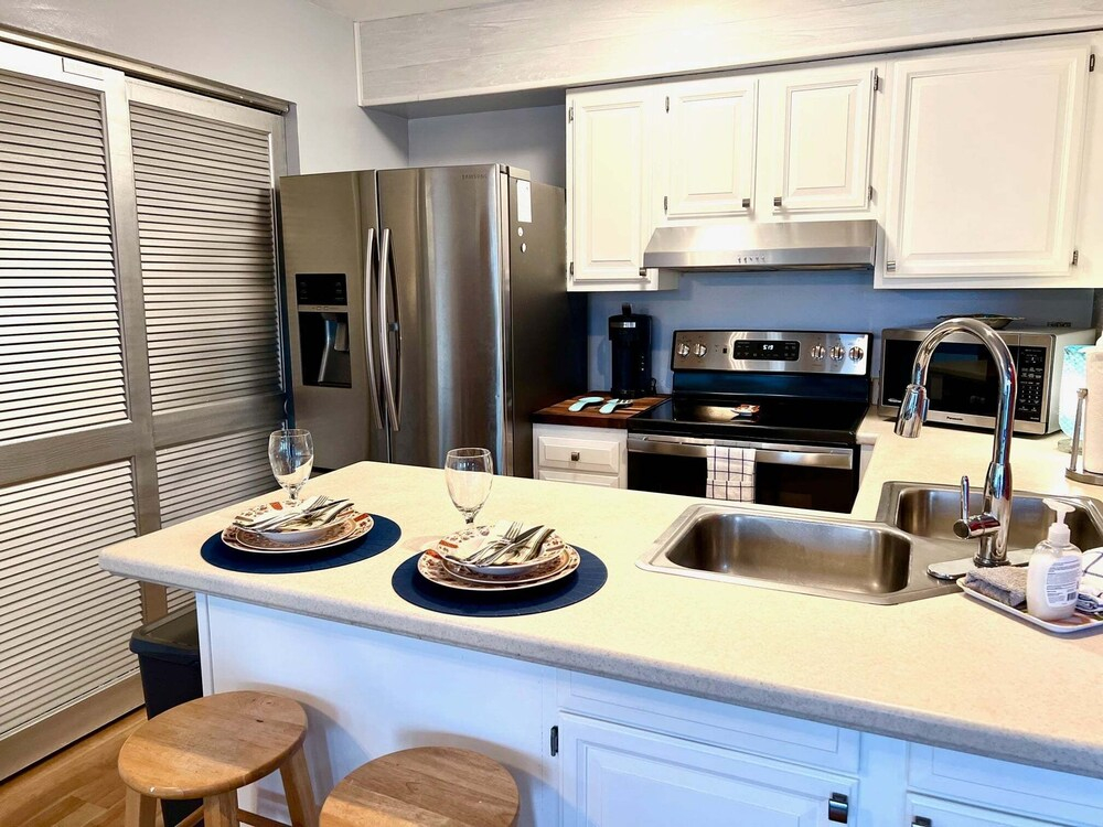 Top Floor Beach Retreat Tennis Courts Views 1812