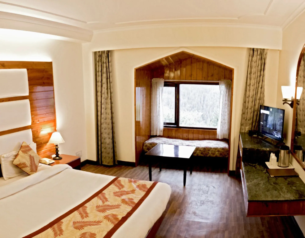 Royal Jardin Whistling Pines Resort