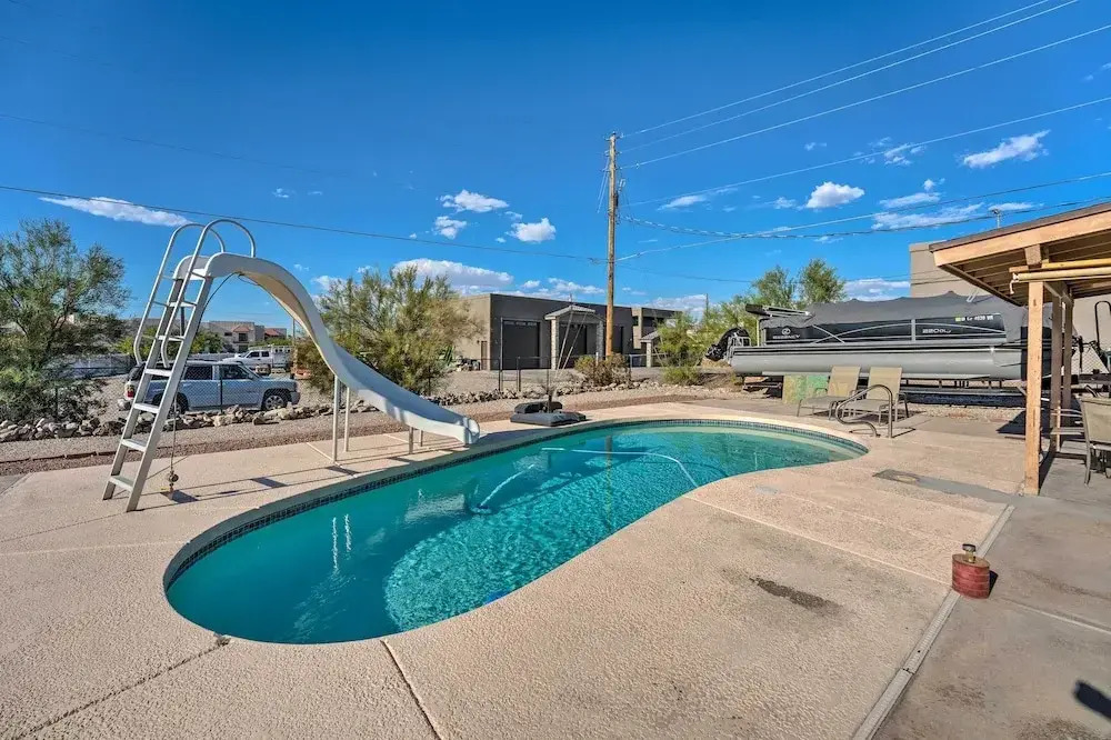Pool & Boat Parking 1 mi to Lake