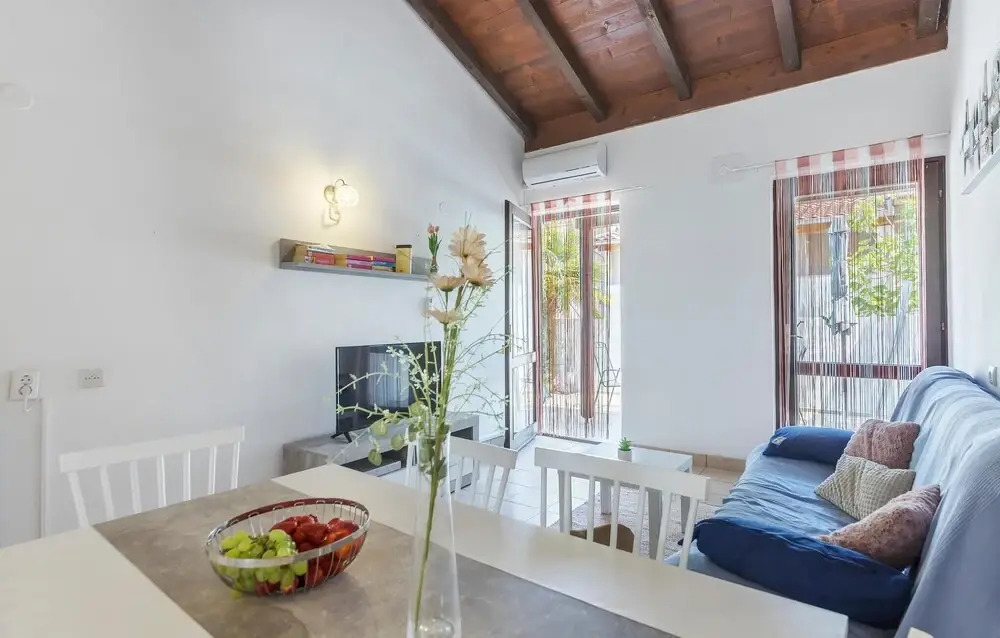 Stunning Home in Cervar Porat With Wifi and 2 Bedrooms